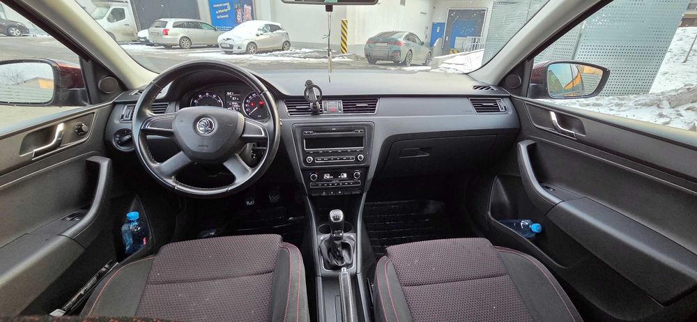 Skoda Rapid  > culoare visinie  > 105 cai  > 113 500 km > an 2013
