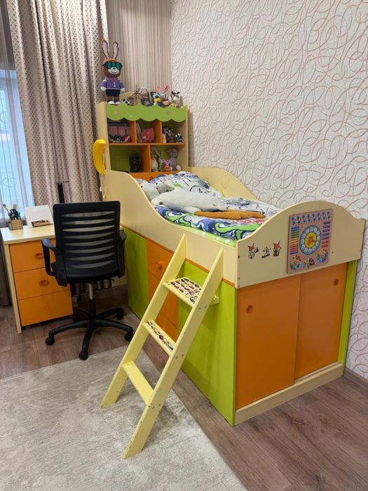 Мебельный гарнитур в детскую
