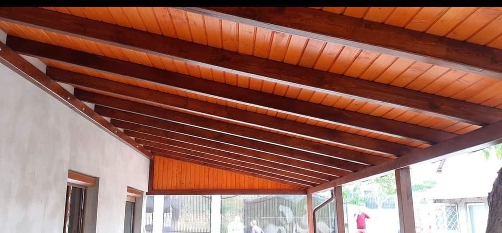 Firma acoperișuri  montatori acoperisuri reparații urgente