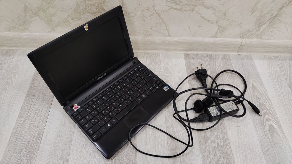Samsung netbook srochno sotiladi