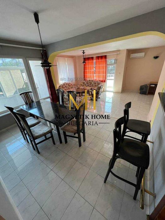 Колосален тристаен апартамент в ж.к. Лазур