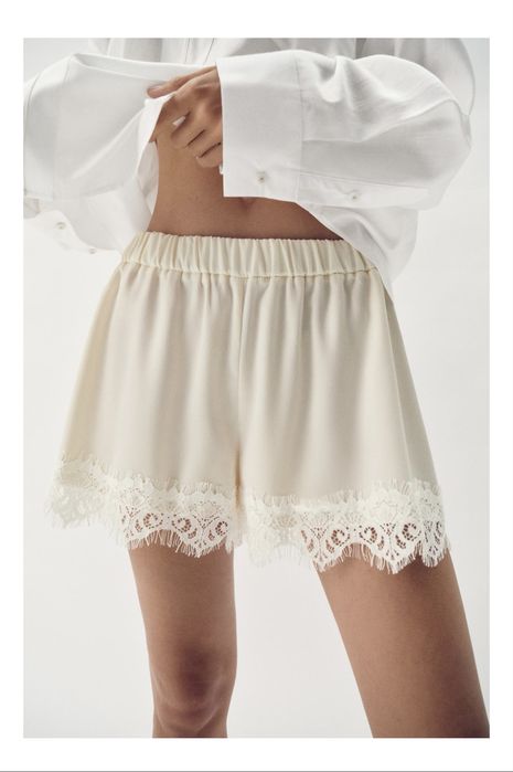 Къси сатенирани панталони ZARA