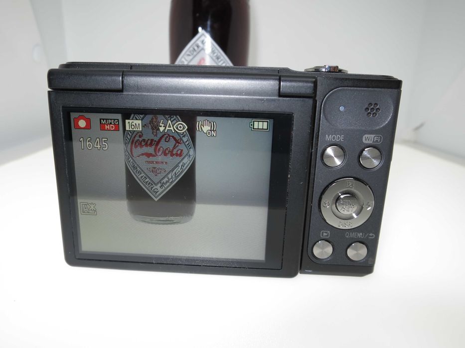 Panasonic Lumix SZ10 уникален компактен фотоапарат дигитална камера със селфи екран в отлично състояние