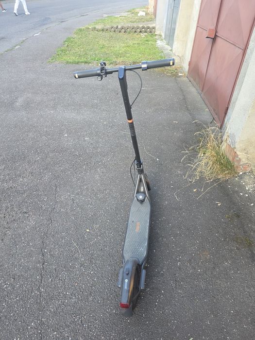 Trotinetă electrică Ninebot KickScooter F2 (Folosită 2 luni)