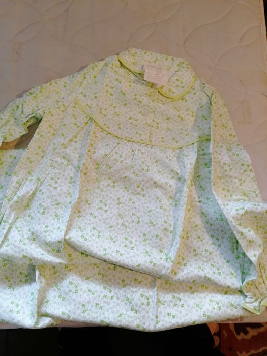 Продавам юношеска нощница