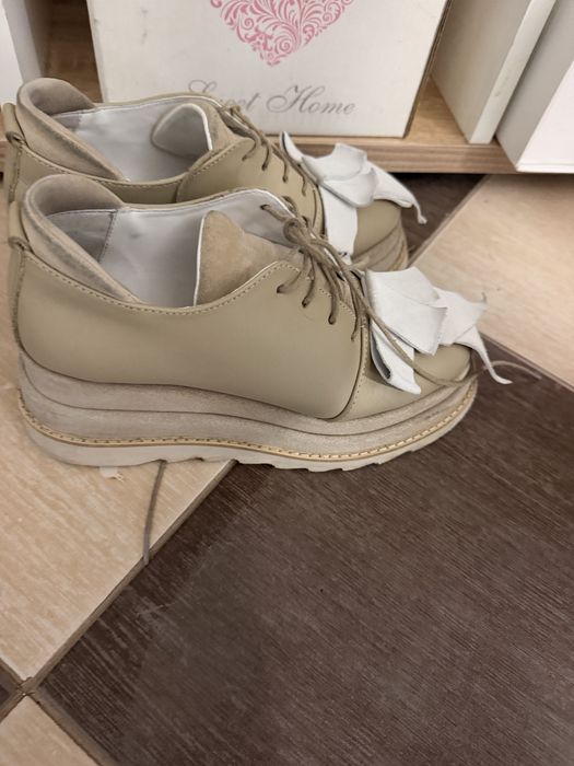 Pantofi din piele naturala