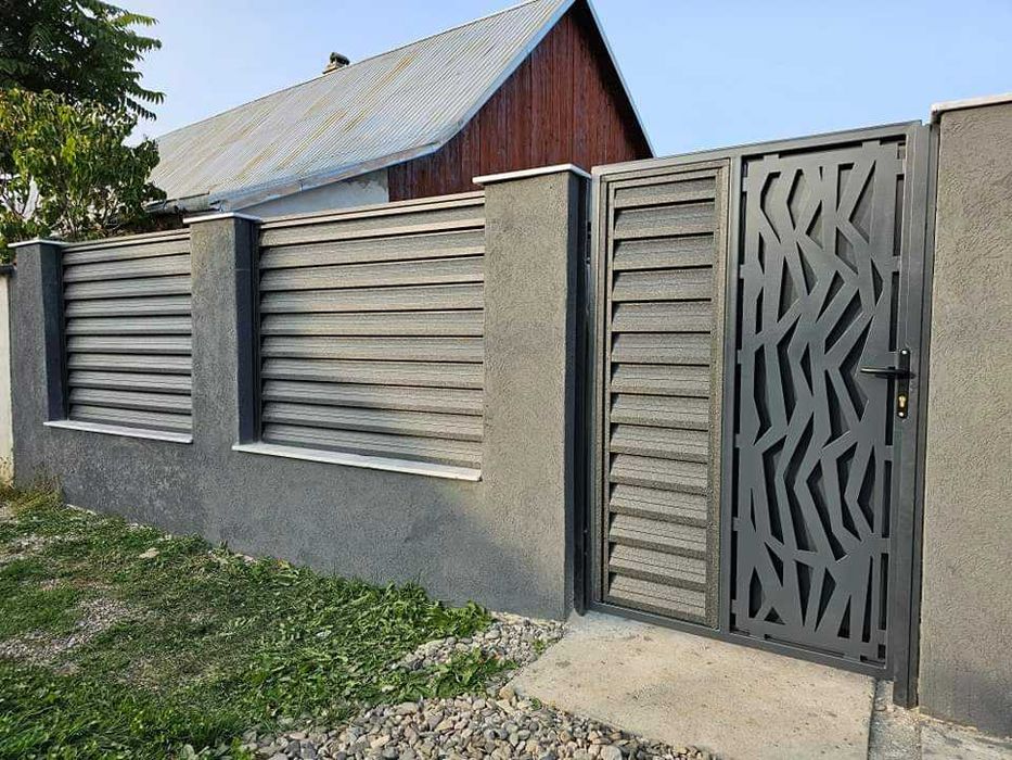Garduri si porti din panouri stil jaluzele si alte modele disponibile