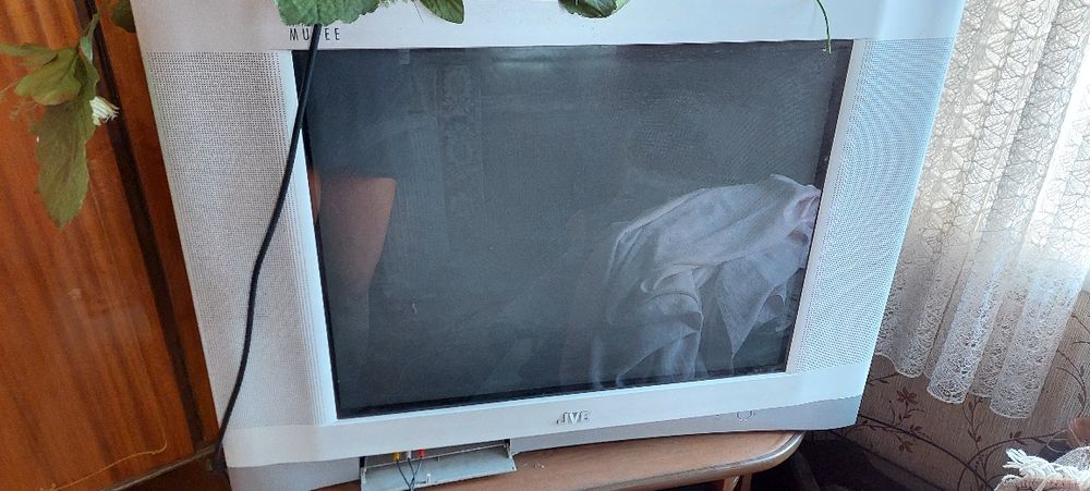 Продаю  телевизор