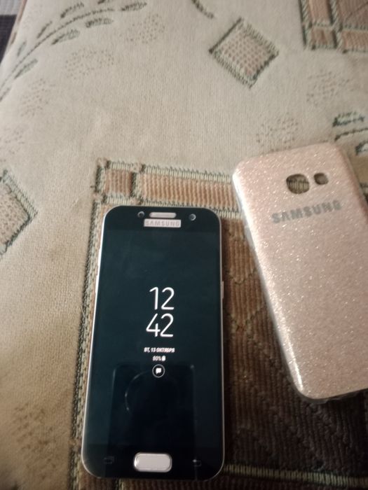 Продам Самсунг А3 17