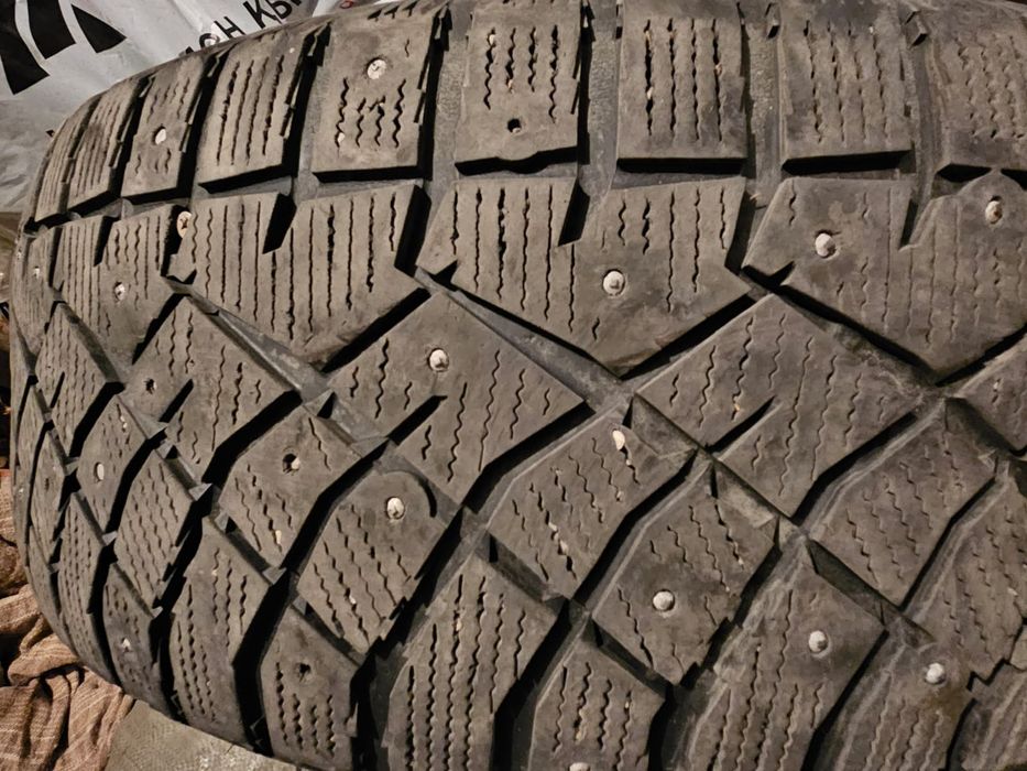 Продам шины зимние шипованные б/у
