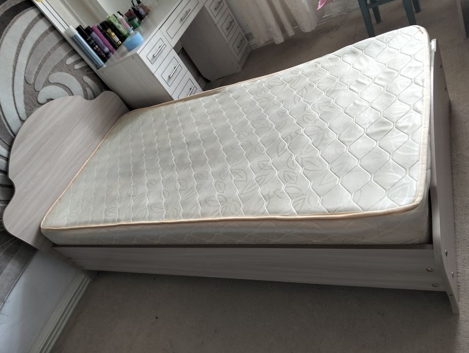 Продам кровать 1,5 ку.