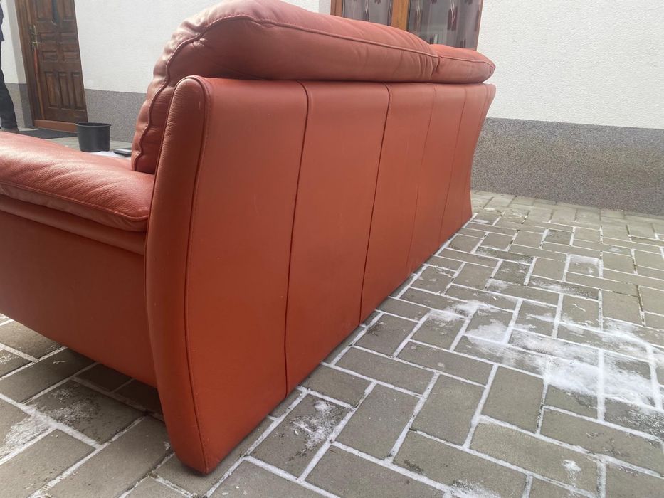 Canapea cărămizie din piele naturală stare foarte bună