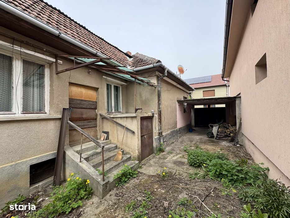 Casa 3 camere cu 3 ari teren , zona 14 Mai