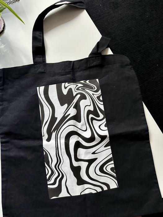 Черна чанта с принт