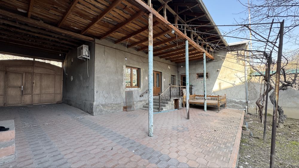 Hovli uy sotiladi 4 sotix