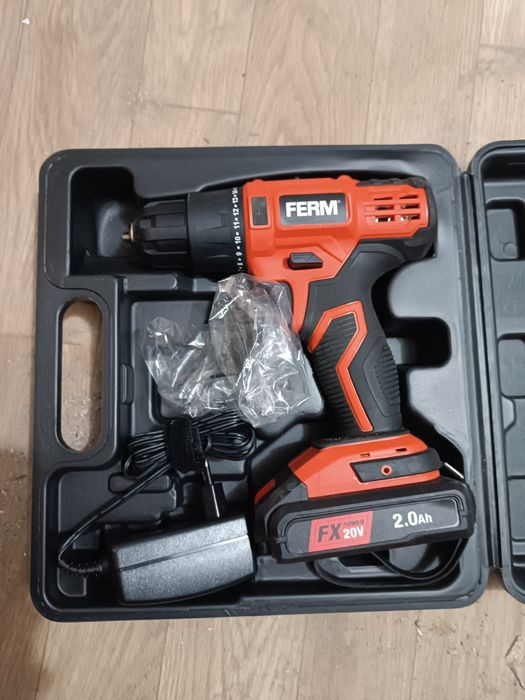 Masina de găurit și insurubat Ferm