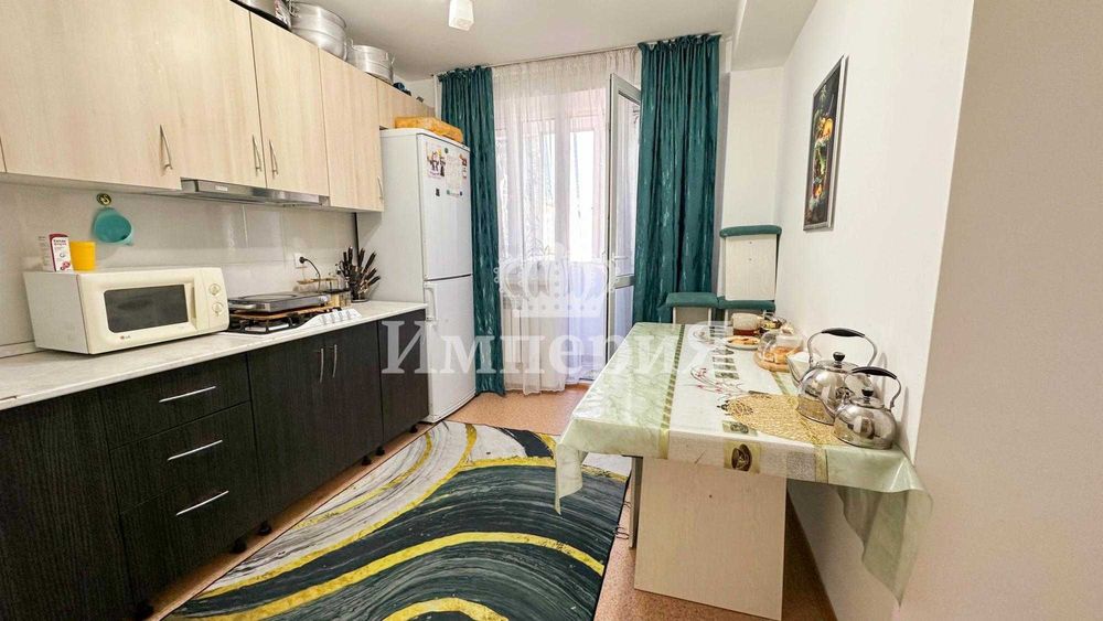 Продам 2 ком кв в 8 мкрн Алишер Империя