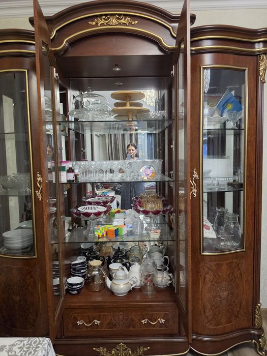 Продам Сервант Шкаф для гостиной и кухни