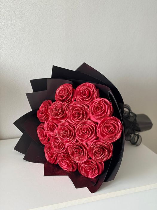 Букет от САТЕНЕНИ рози