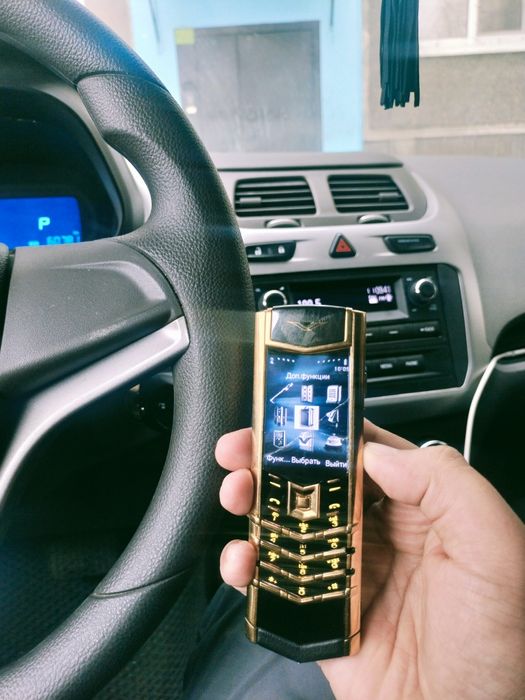 Продам телефон vertu