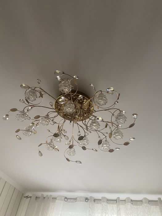 Продам люстру