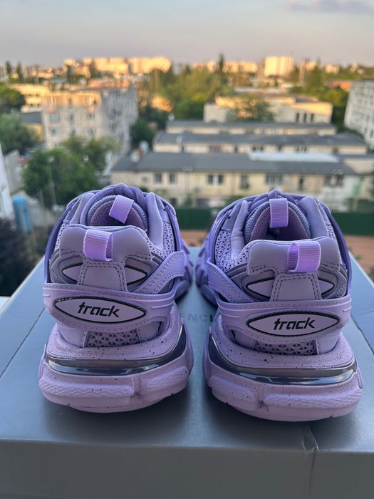 Vând Balenciaga Track