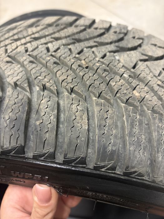 Зимни Гуми 2бр. Kumho + 2броя Nexen 215/40/17