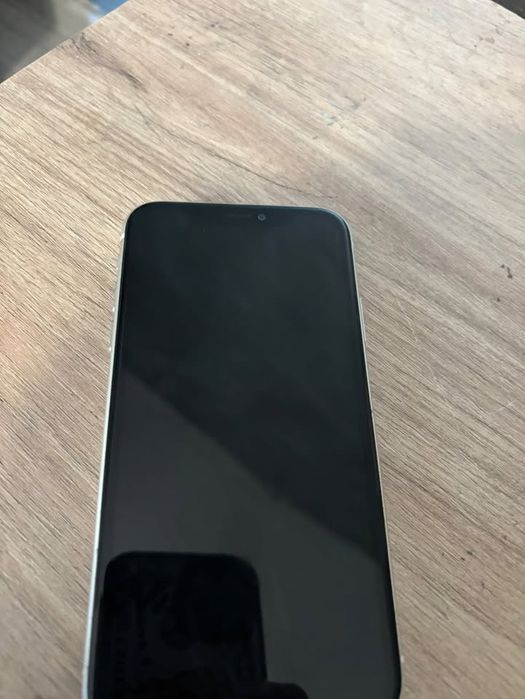 iPhone 11 ca si nou