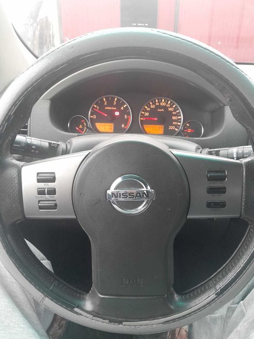 Vând Nissan Pathfinder