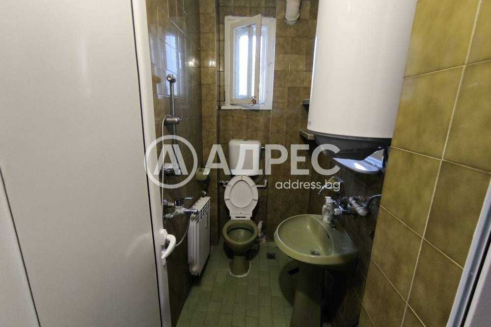 Двустаен апартамент на метри от градския парк