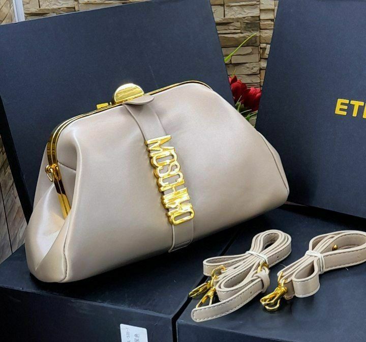 Chiroyli va bejirim sumka. Xitoy mahsuloti.