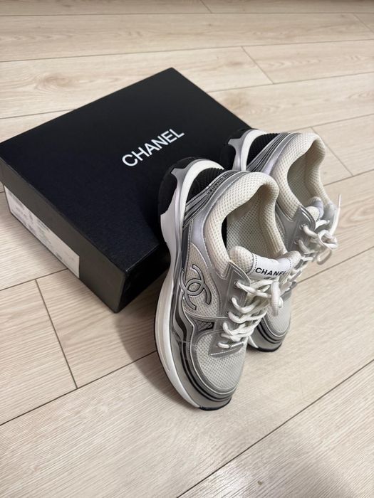 Vand chanel runners