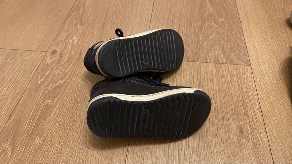 Adidasi / Papucei fetite