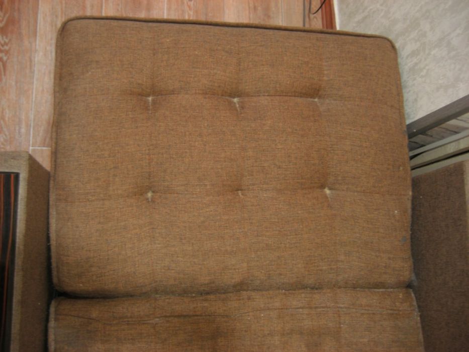 удобное мягкое кресло для дома или дачи