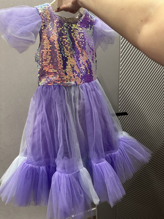 Продам платье детское  на 5/6лет