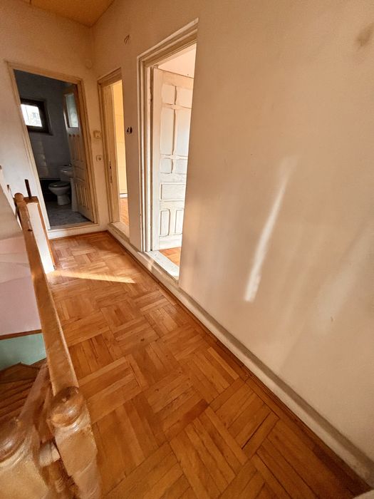 Inchiriez casa Crinului