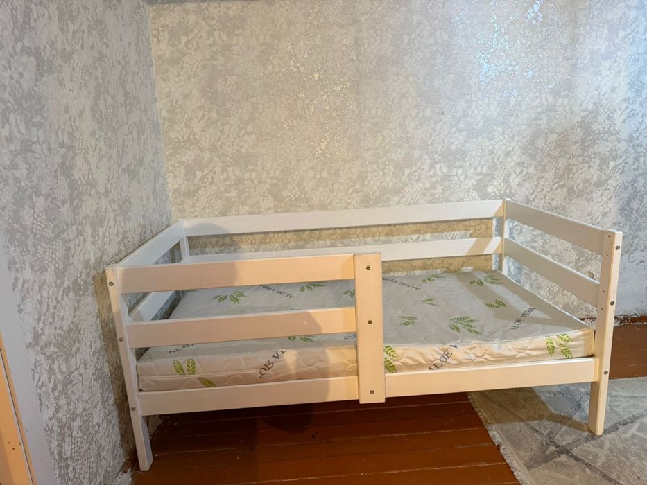 Детский кровать  2 шт