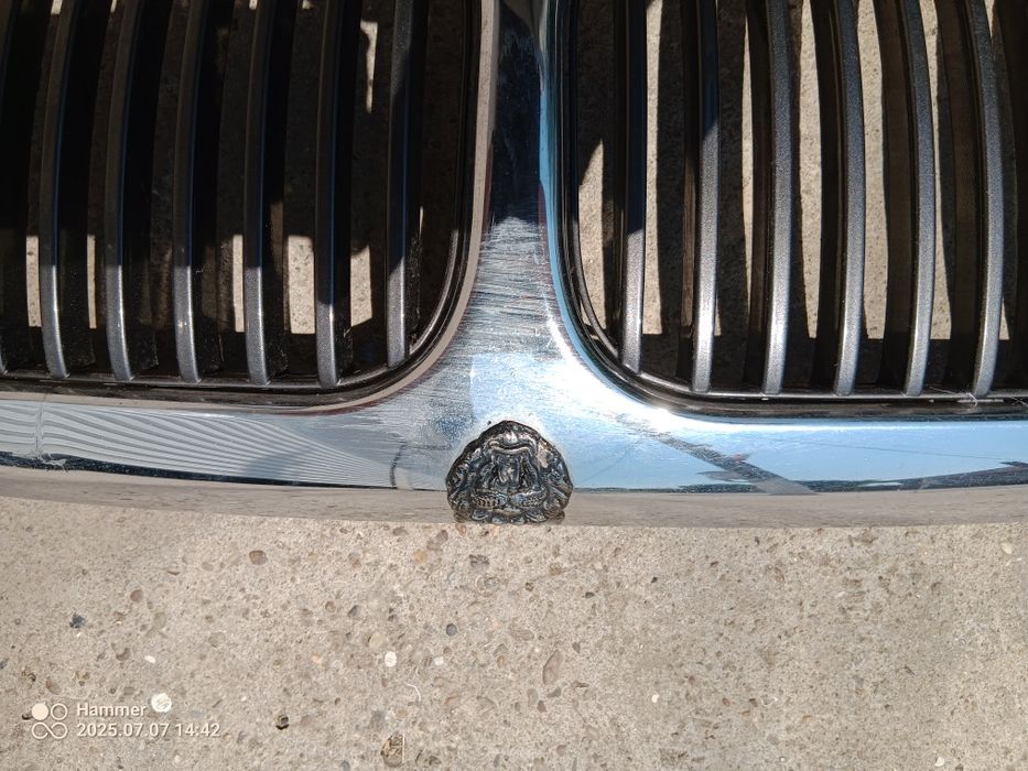 Продавам предна решетка за jaguar x-type