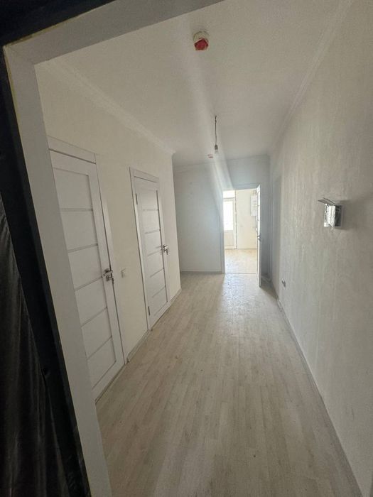 Yashnabod Olmos mahallasi 3/15/16 kvartira srochno sotiladi .