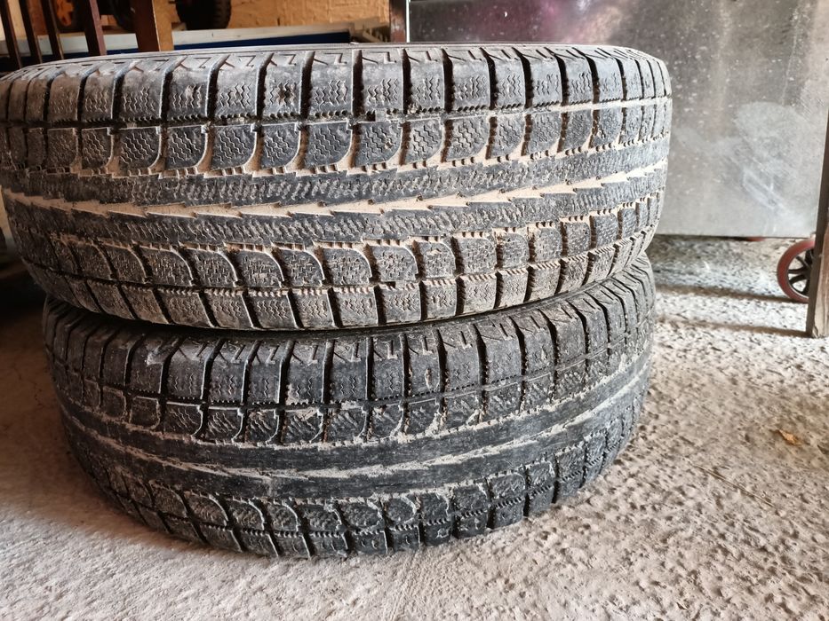 Автошины 2 шт в отличном состоянии