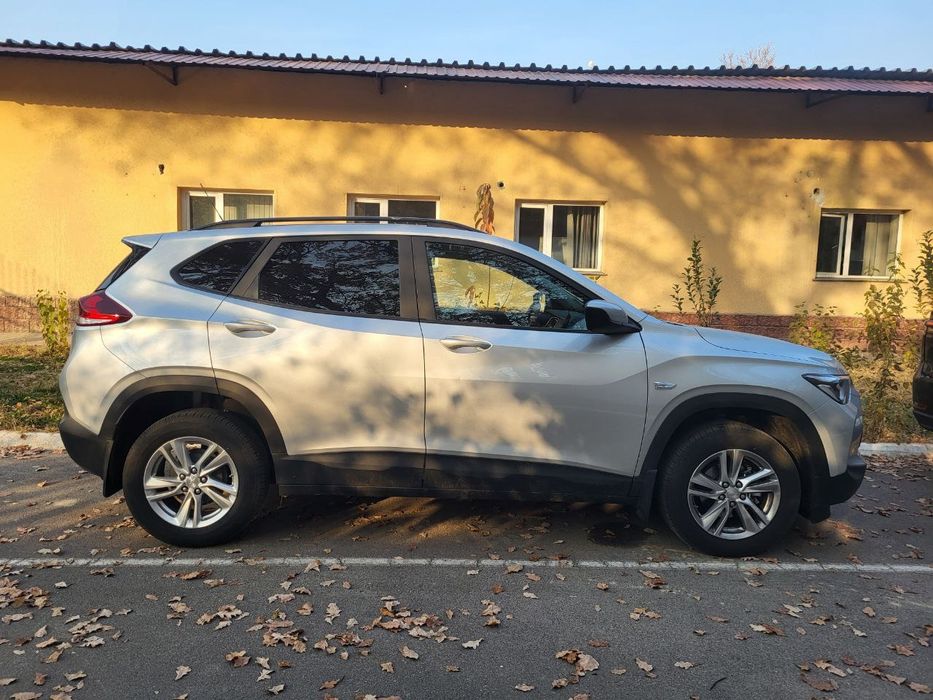 Tracker 2 srochno sotiladi.