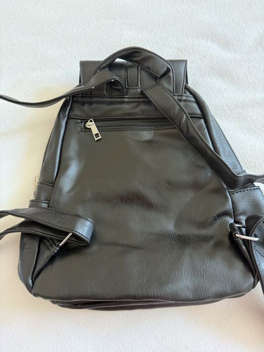 Дамска кожена раница