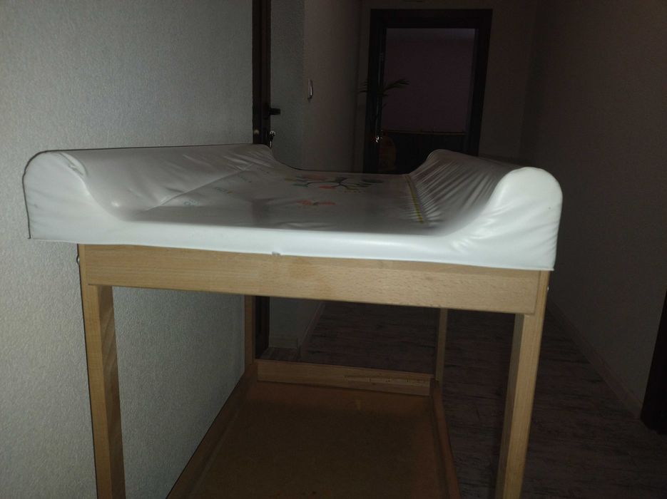 Маса за повиване ИКЕА и повивалник