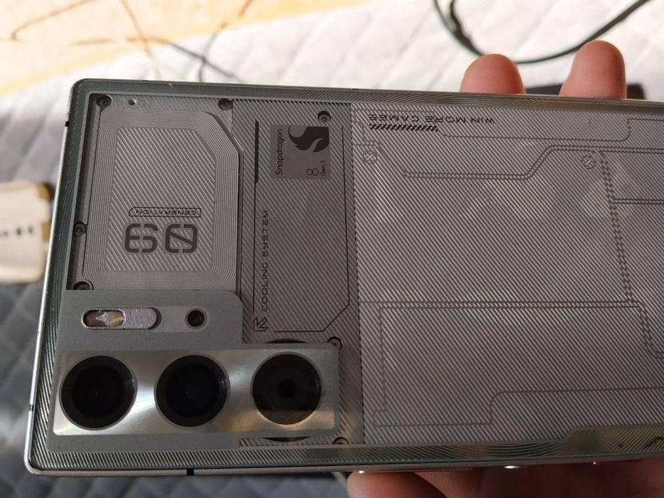 Red magic 9 pro.