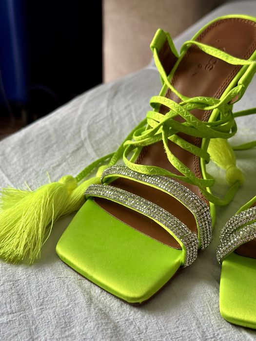 Sanda verde lime, Asos, UK, pe picior, 36