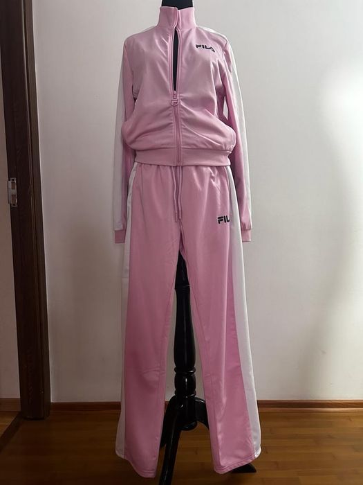 Vând trening Fila nou, original !