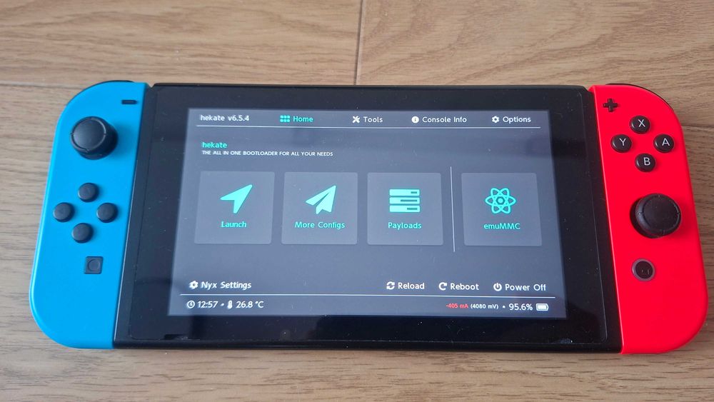 Nintendo Switch V2, 128GB карта и много екстри