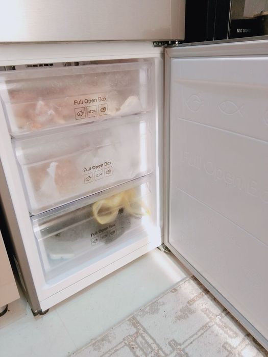 Самсунг холодильник сотилади.