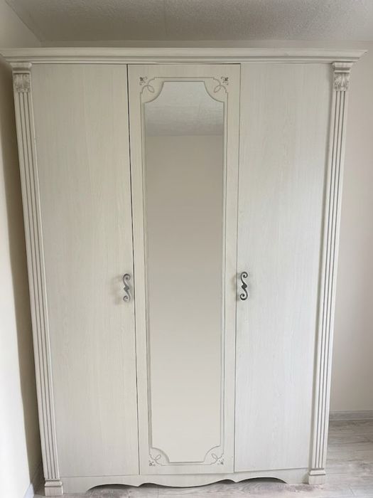 Белый шкаф модный