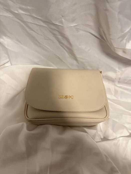 Бежова дамска чанта